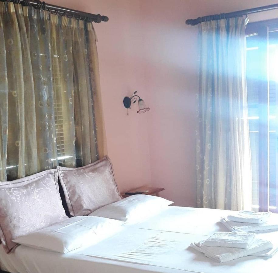 Violetta Studios & Apartments ミリナ エクステリア 写真