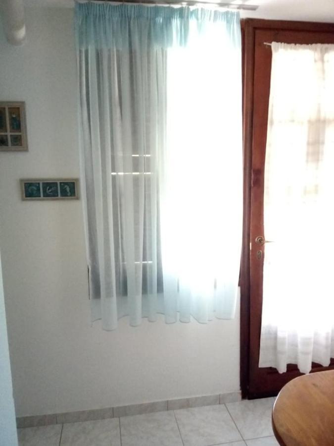 Violetta Studios & Apartments ミリナ エクステリア 写真